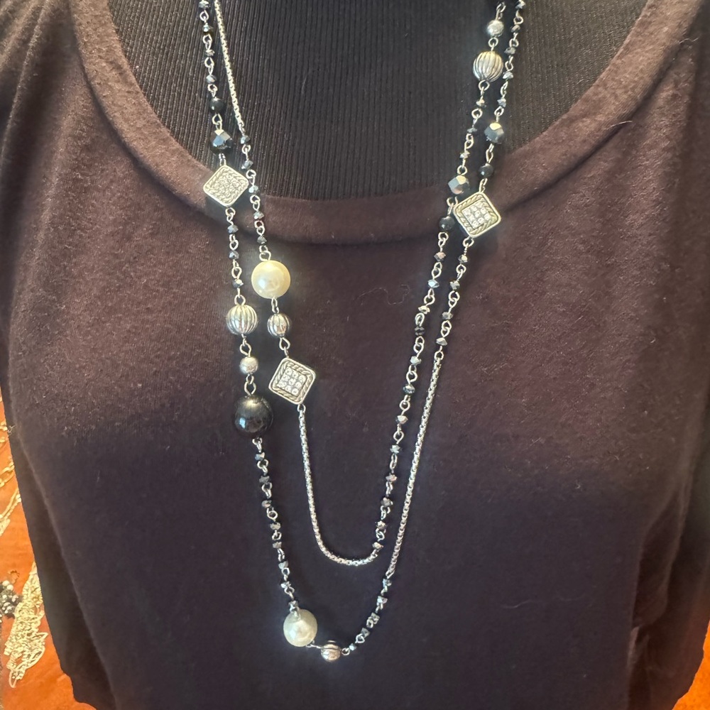 Elegant Black and Silver Beaded Necklace - Picture 2 of 3